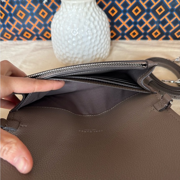 Tory Burch Thea Flat Wallet Crossbody in Wild Mushroom 169971 $375 - Picture 11 of 15